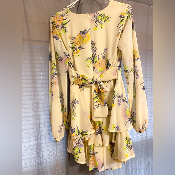 Altar’d State Long Sleeve Romper Size Large - Picture 4 of 5